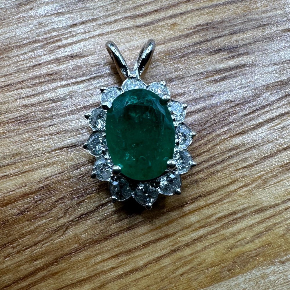 Emerald and diamond pendant (NEW)
